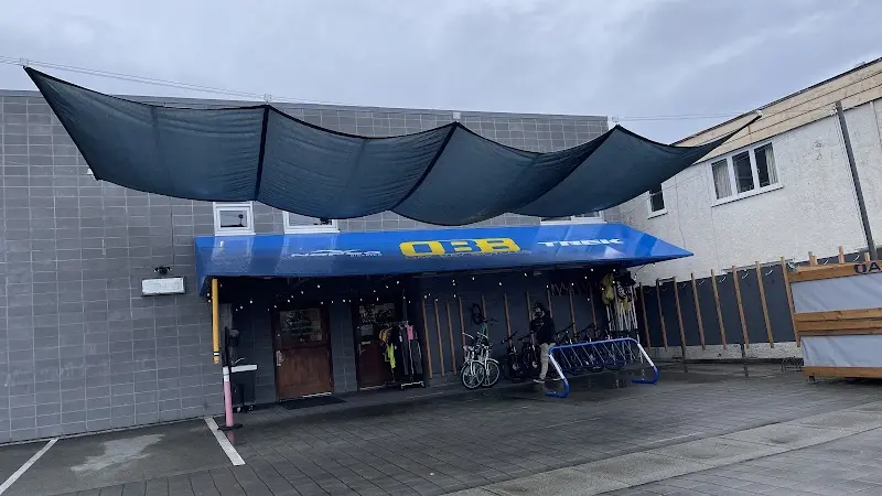 Oak Bay Bikes & E-Bikes storefront