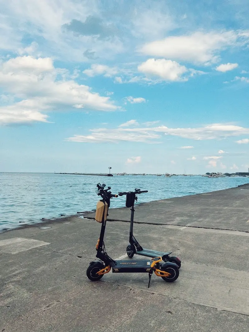 It's Electric Chicago storefront