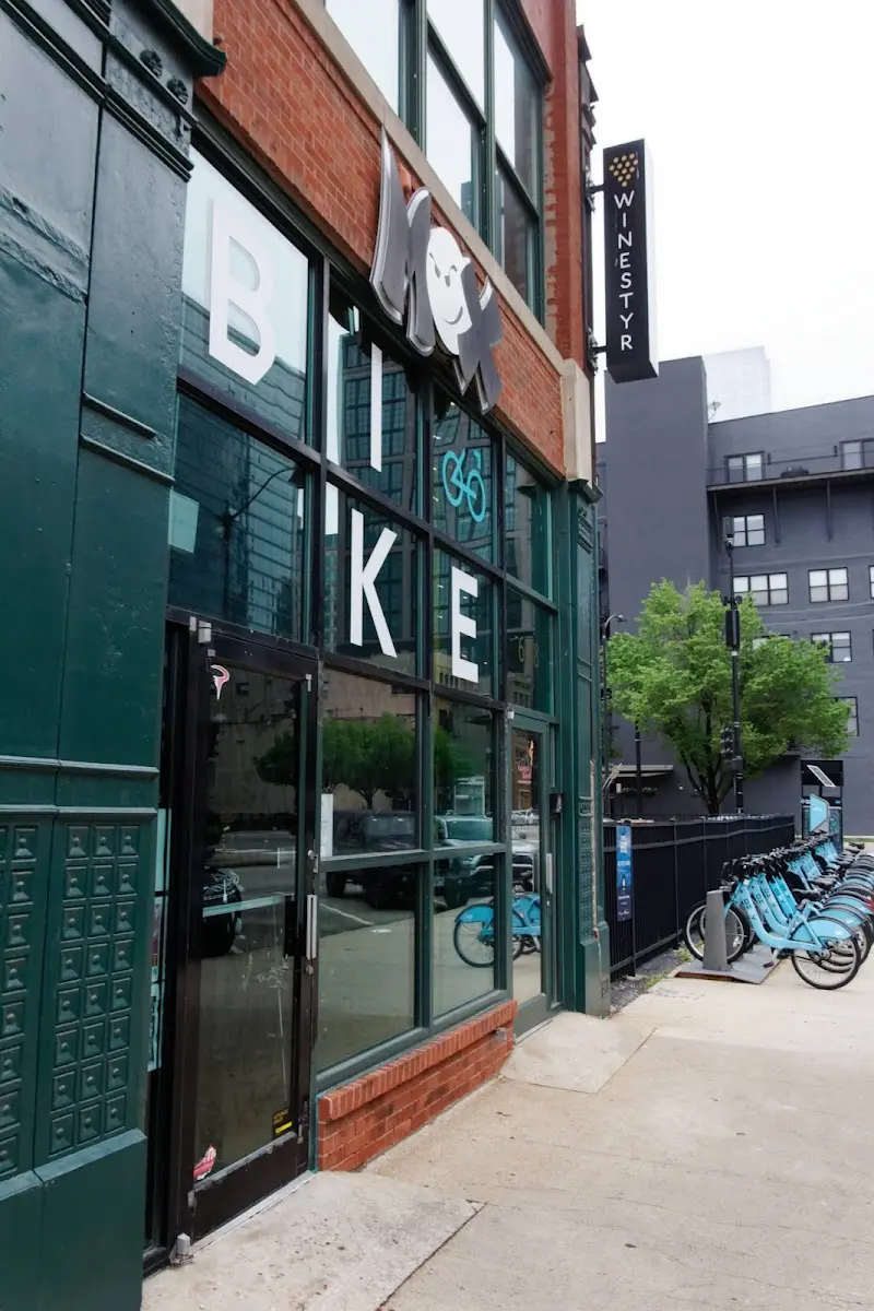 Mox Multisport storefront