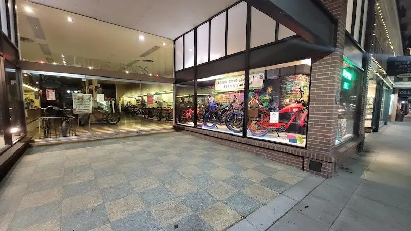 Green Motion Ebikes storefront
