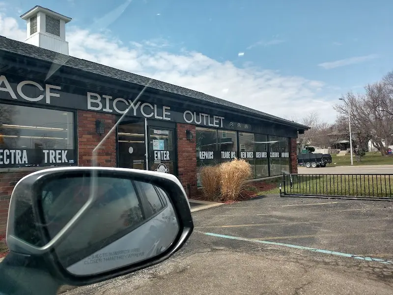 Trek Bicycle Pontiac storefront