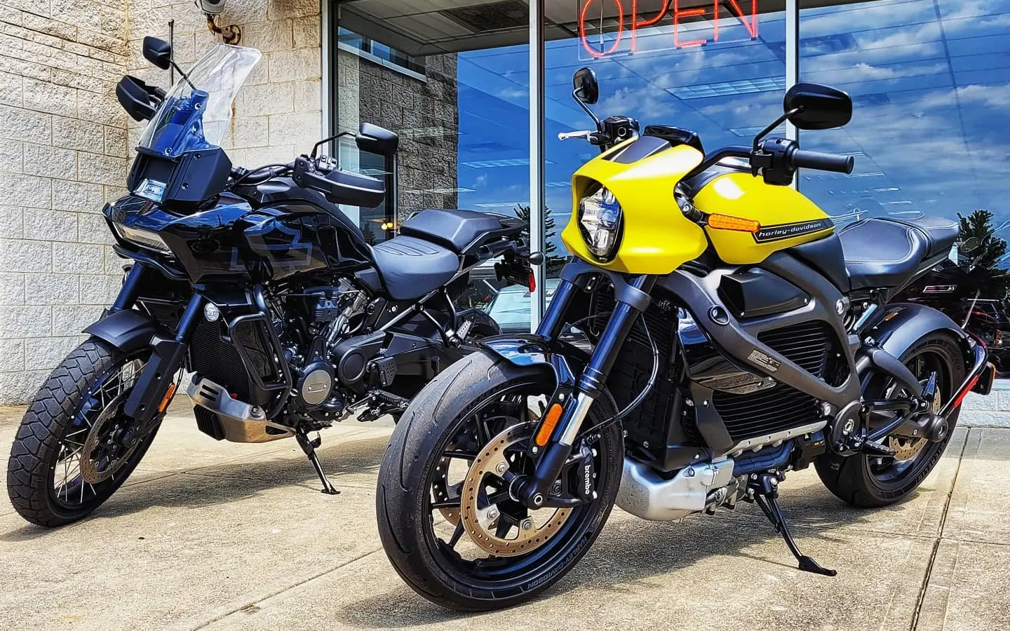 LiveWire Got an NYSE Share Price Warning. What It Actually Means If You Are Shopping for the Bike