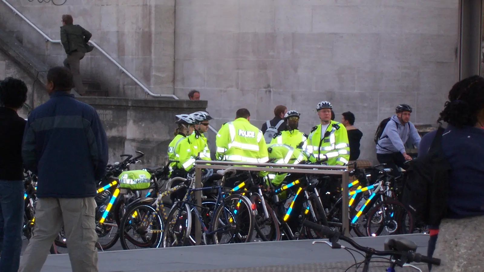 London Police Have Seized More Than 2,500 Illegal E-Bikes and E-Scooters in 2026 (UK Enforcement Explained)